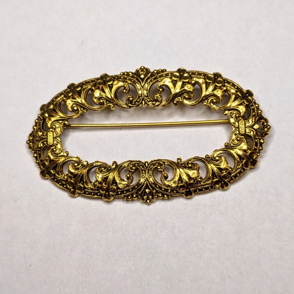 Vintage Ornate Gold-Tone Filigree Oval Brooch Pin‎